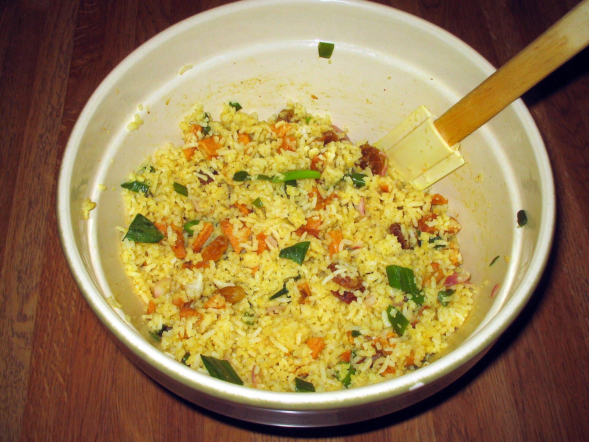 Ensalada de arroz, atún y choclo